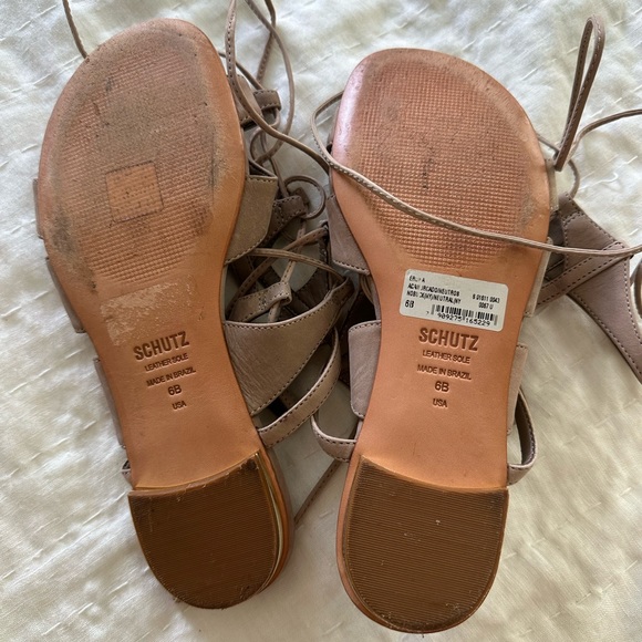 Schutz Gladiator Sandal. - Picture 4 of 5